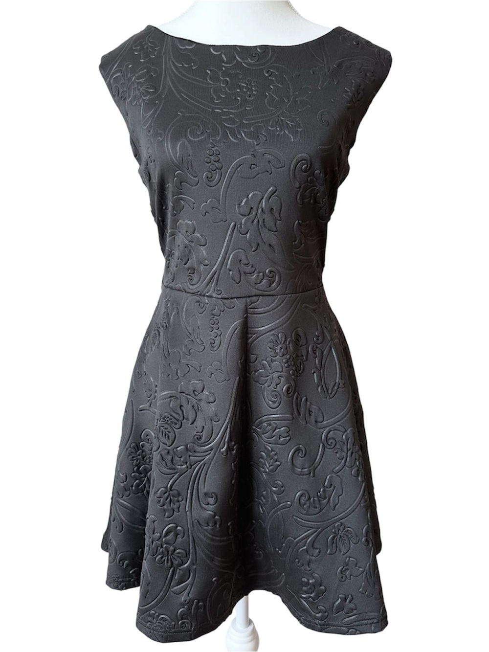Embossed Black Fit & Flare Dress Sleeveless Mini Floral Cocktail Party Dress - M
